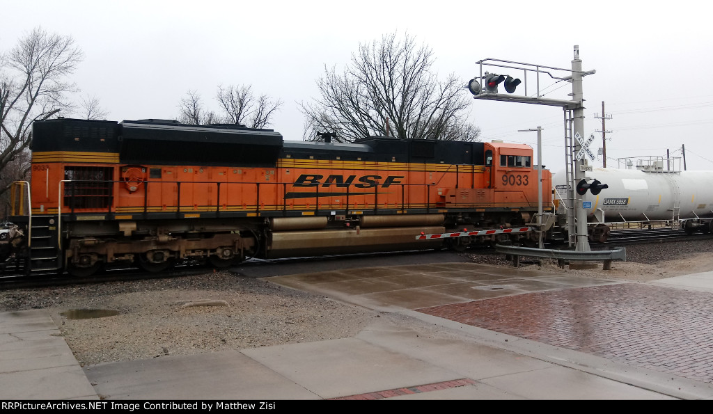 BNSF 9033